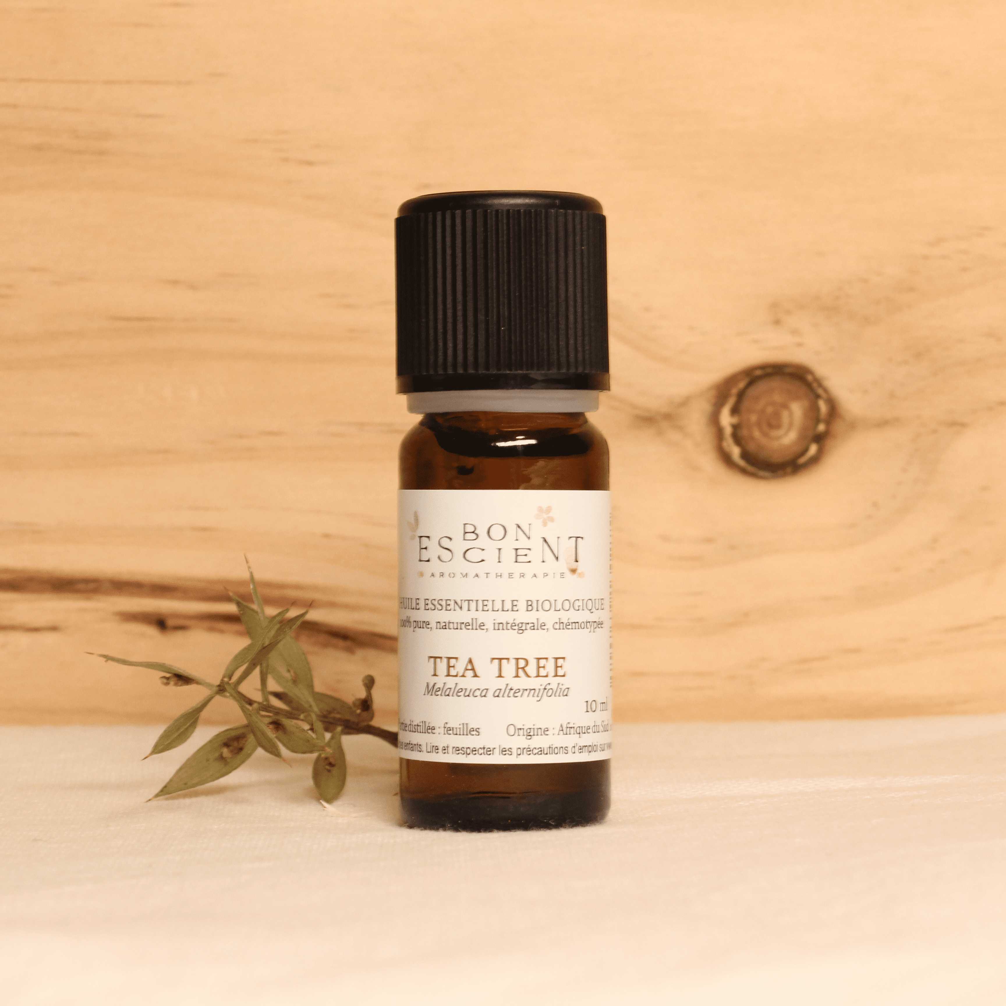 L'huile essentielle de tea tree Pharmascience est anti-bactérienne à large  spectre et anti-virale.